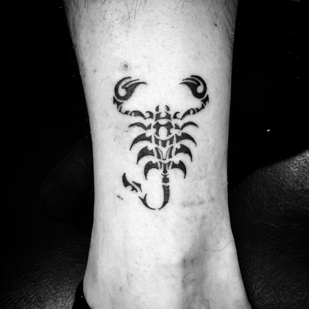 tatuaje escorpion – INKDEPENDENT TATTOO GIRONA